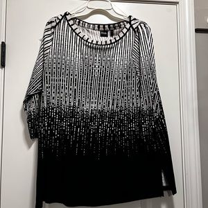 Stitch fix back and white tunic size 1x